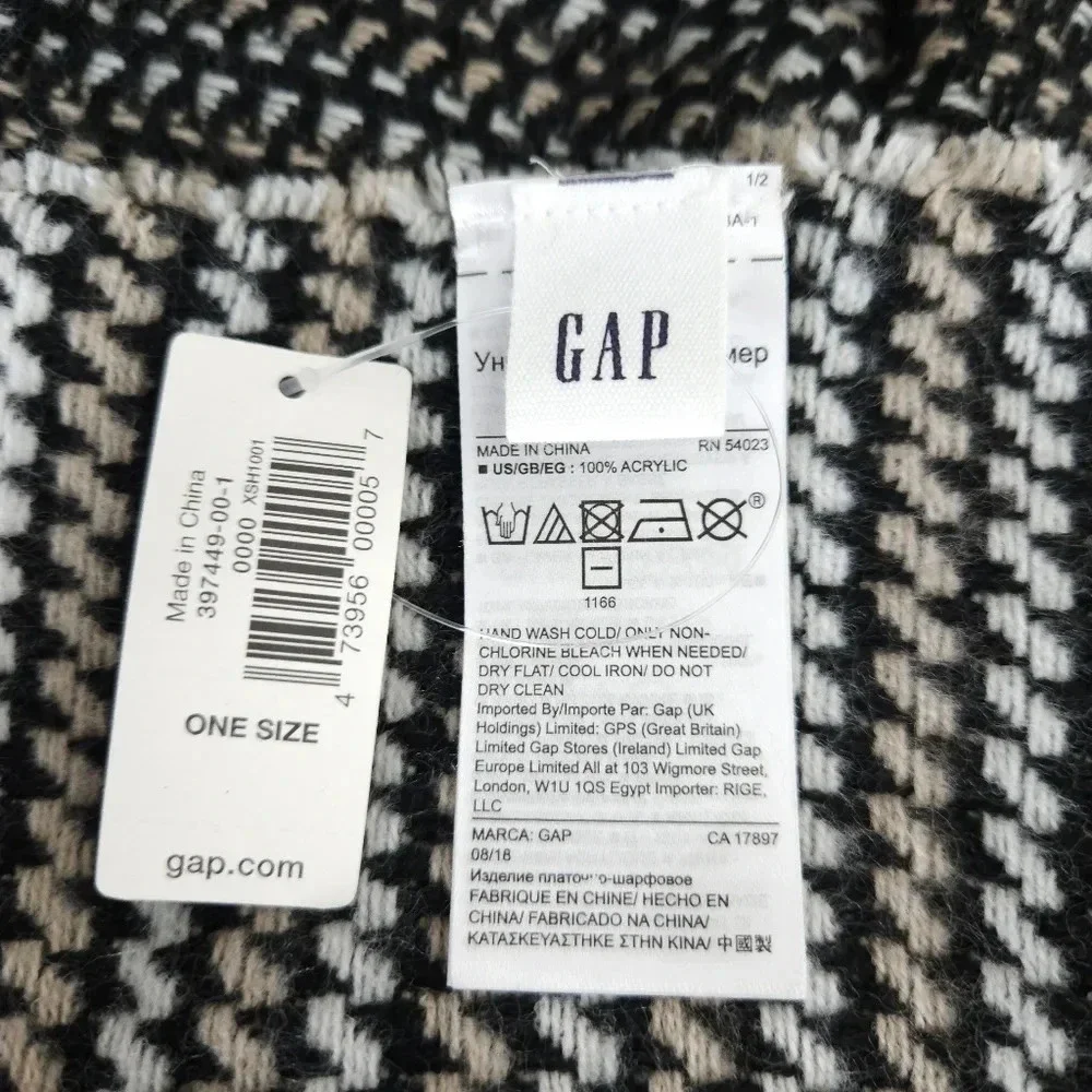 GAP Oversized Wrap Scarf Rectangle Black Cozy Chevron Knit Fringe Hem